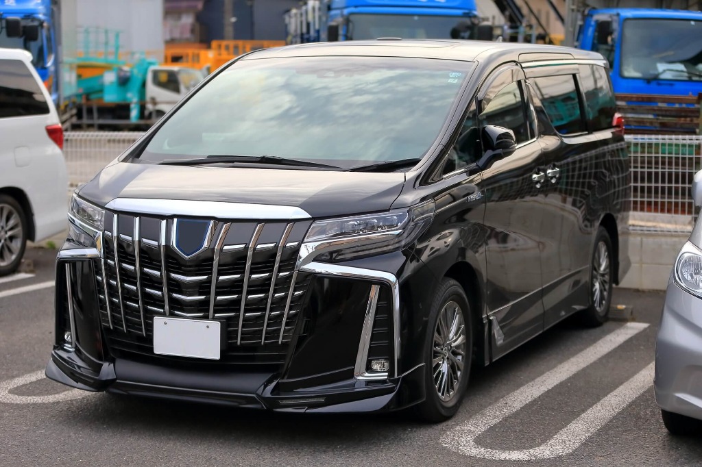 中古車アルファードの購入前に知るべきポイント！人気モデルや中古車選びの注意点を解説！